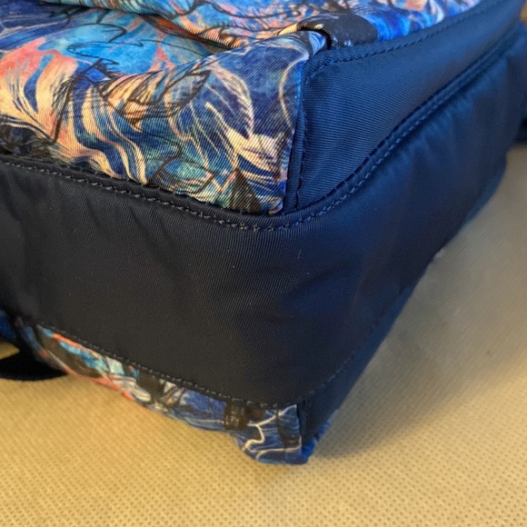 Hedgren RFID protected multicolor nylon crossbody with adjustable strap - Picture 7 of 12